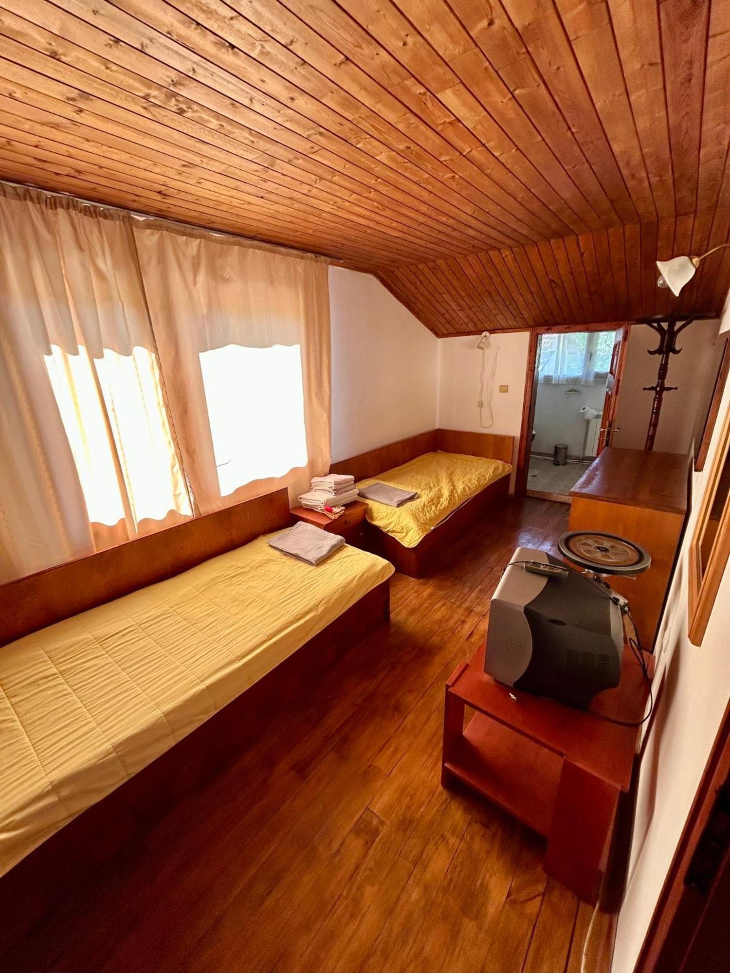 Luylyana Guesthouse Ribarica Ngoại thất bức ảnh